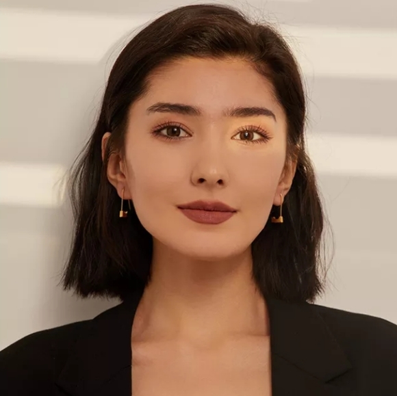 Chic Lock Hoop Earrings - Picture 6 of 8